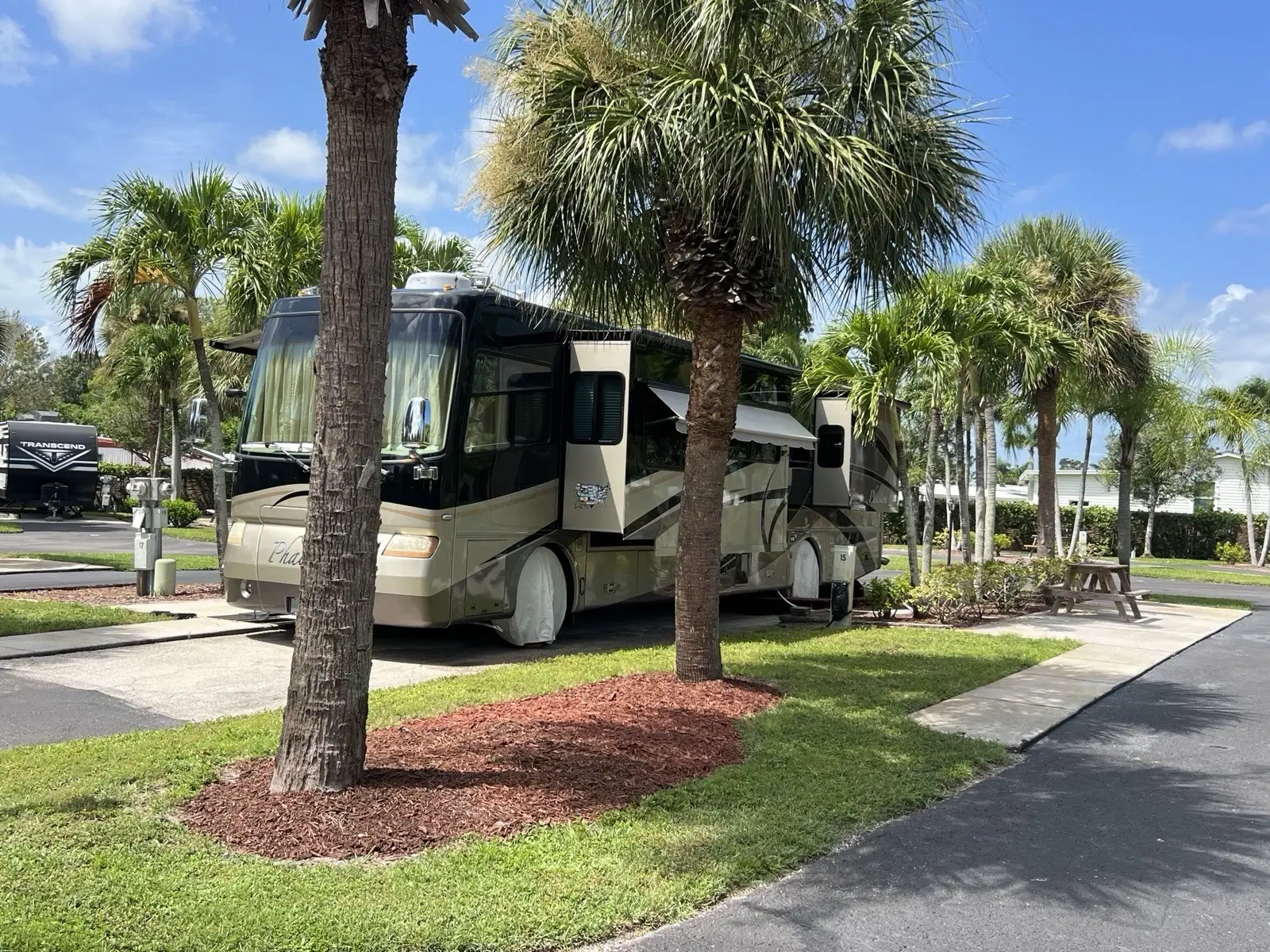 2007 Tiffin Phaeton 40QSH | 43,000 Miles | CAT C7 Diesel | Loaded