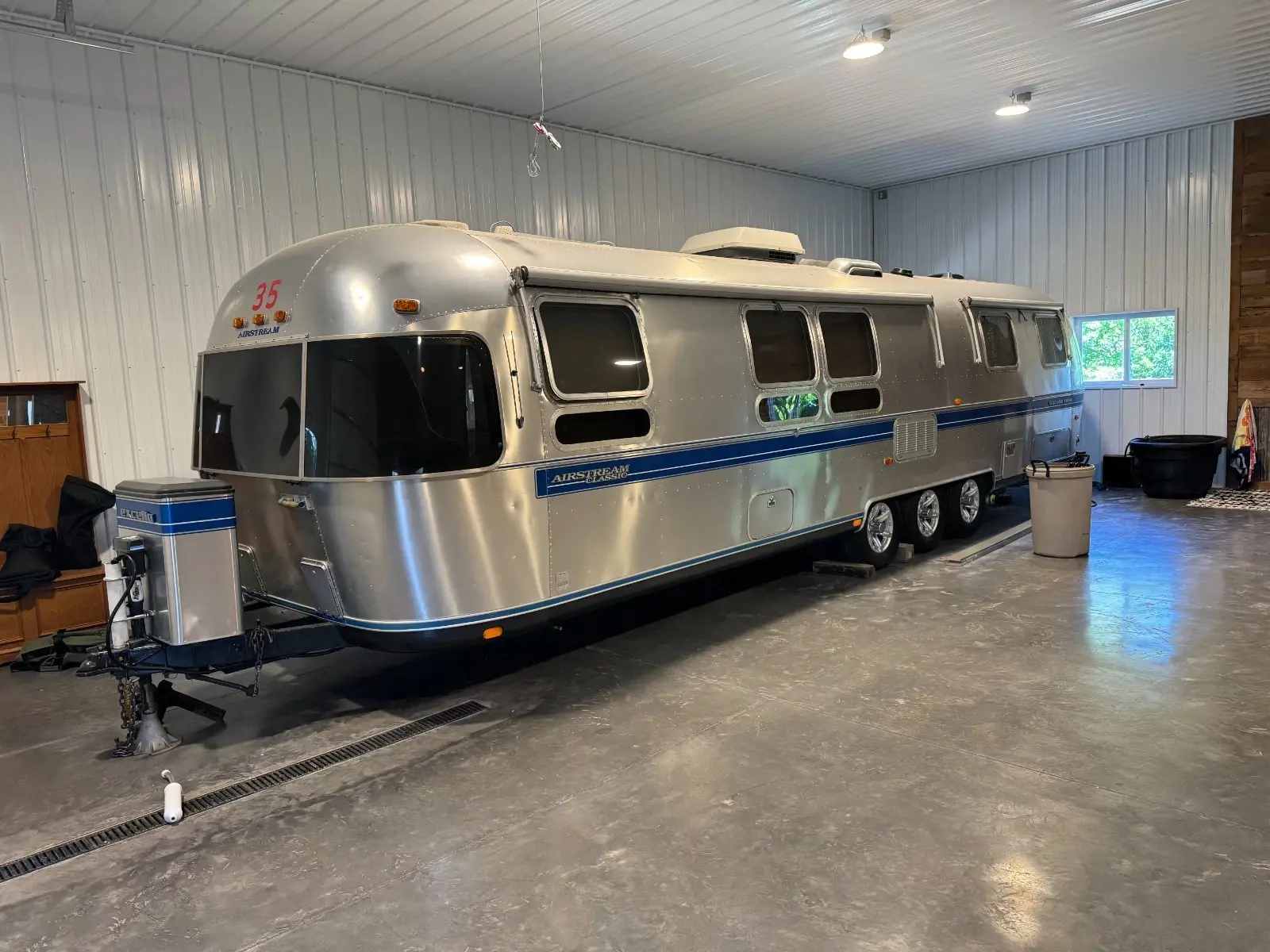 1993 Airstream Classic Excella 1000 34' Remodeled King Bed- Stored Indoors