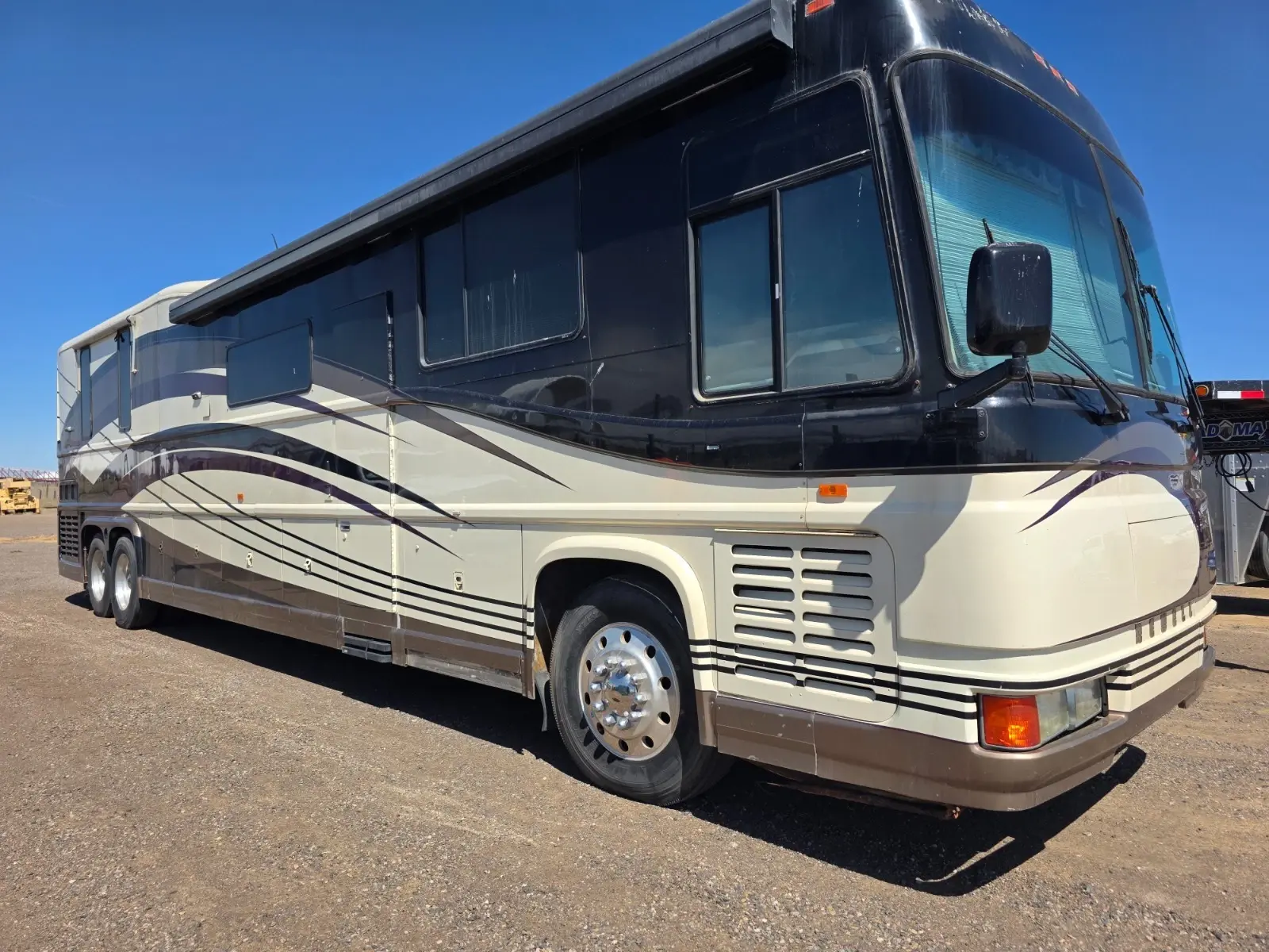 1996 Newell Coach Model 450 – 45’ Live-In Full-Time Luxury Motorcoach
