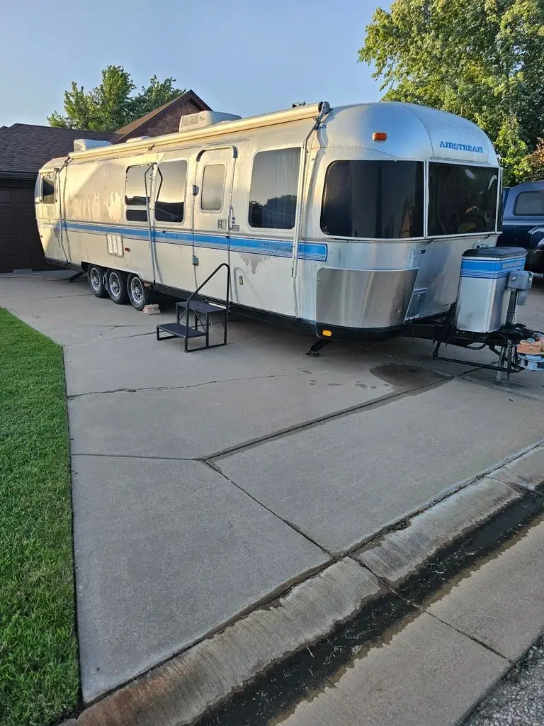 1998 Airstream Excella 31SB Widebody 1000 34' Travel Trailer 186112
