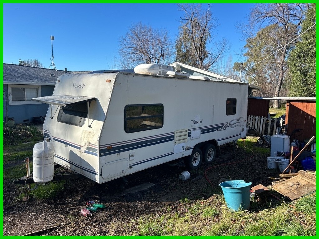 1998 Fleetwood 24’ Terry 24M Travel Trailer
