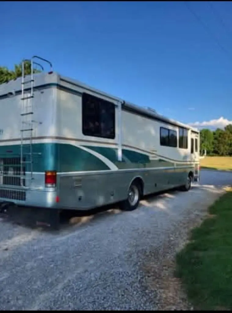 2000 Fleetwood Discovery 34Q 36' Class A Motorhome 186211