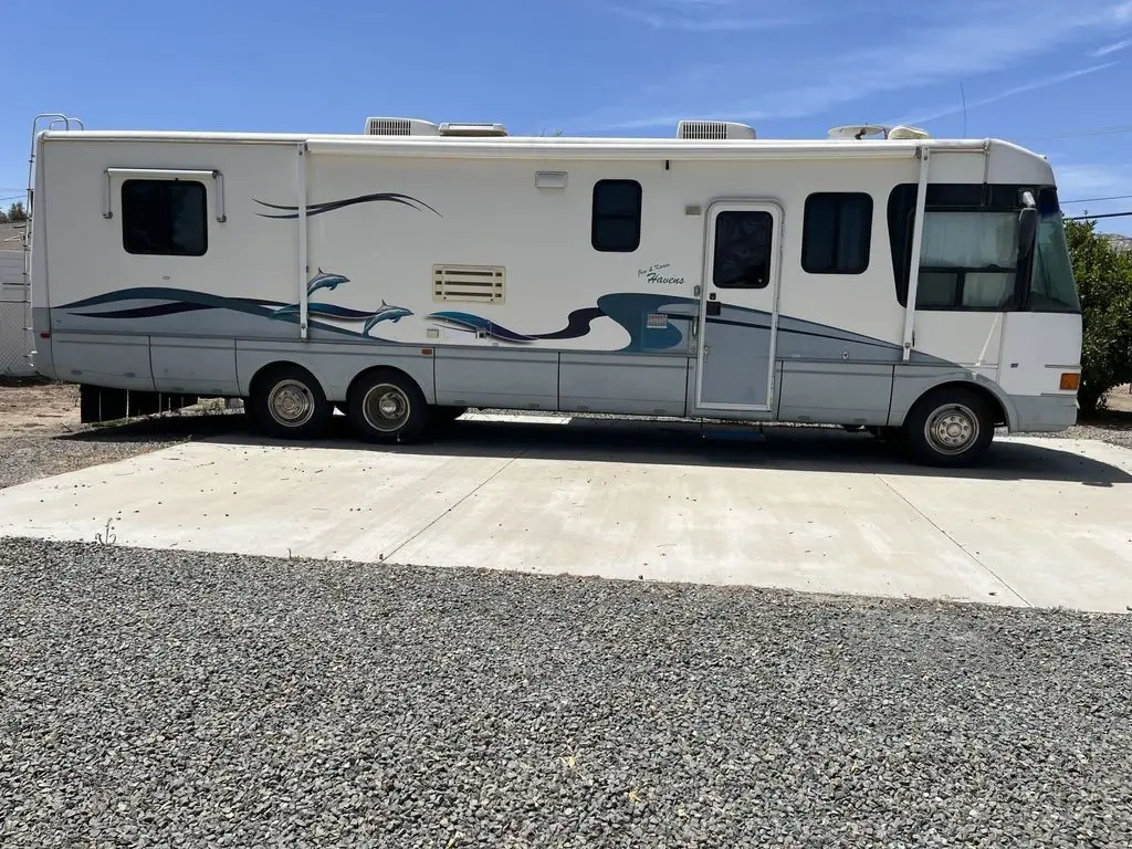 2000 National RV Dolphin 5372 37' Class A Motorhome 185061