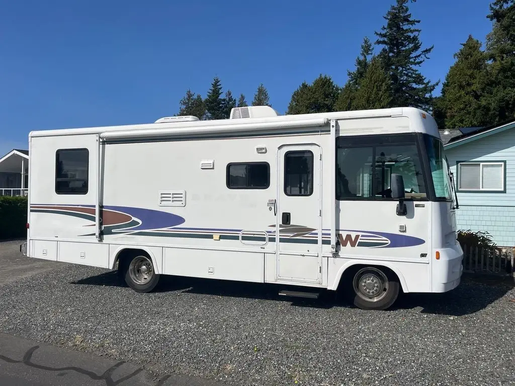 2001 Winnebago Brave 26P 26' Class A Motorhome 185981