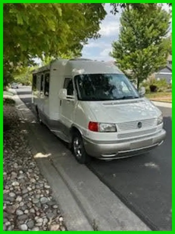 2001 Winnebago Horizon Class A Motorhome – Comfortable Travel and Camping Coach