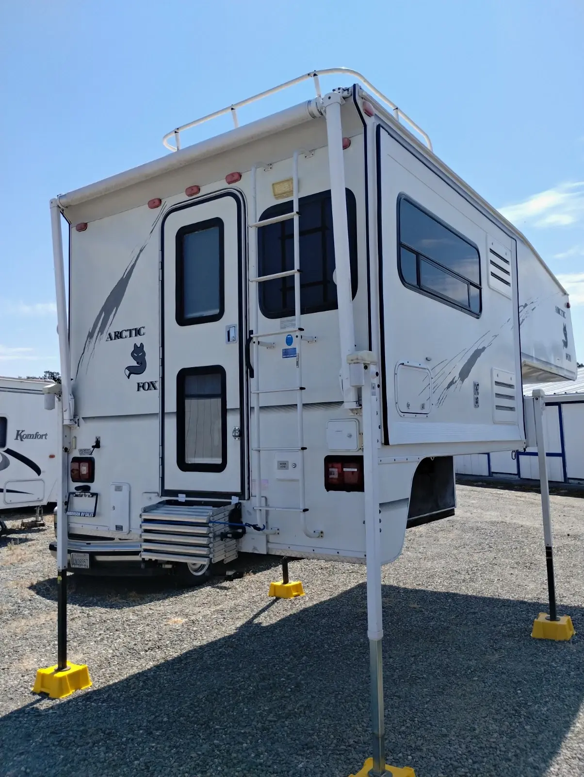 2002 Artic Fox 860s Camper