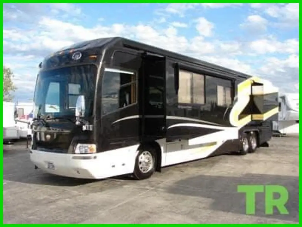 2007 Monaco Signature 45 Fortress – Cummins ISX 600 Diesel – 4 Slides – 86K Mile