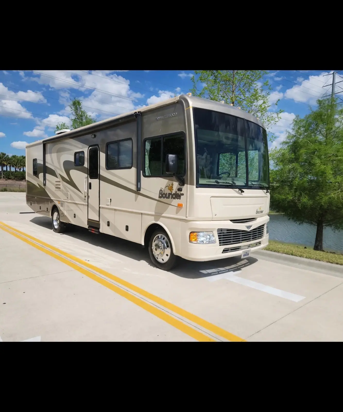 2008 FLEETWOOD BOUNDER