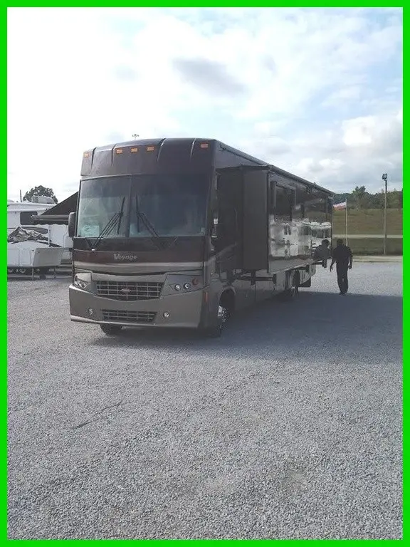 2008 Winnebago Voyage 32H Class A Motorcoach Stock #89891247 32ft Sleeps 6