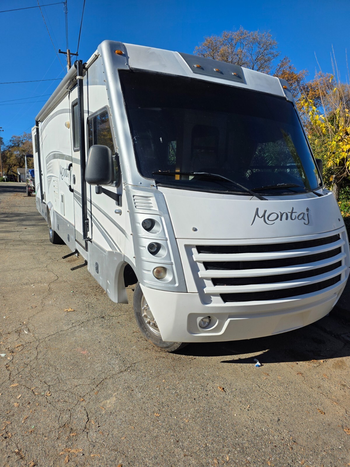2009-2010 GULFSTREAM MONTAJ - RARE AND HIGHLY SOUGHT-AFTER 29' CLASS A MOTORHOME