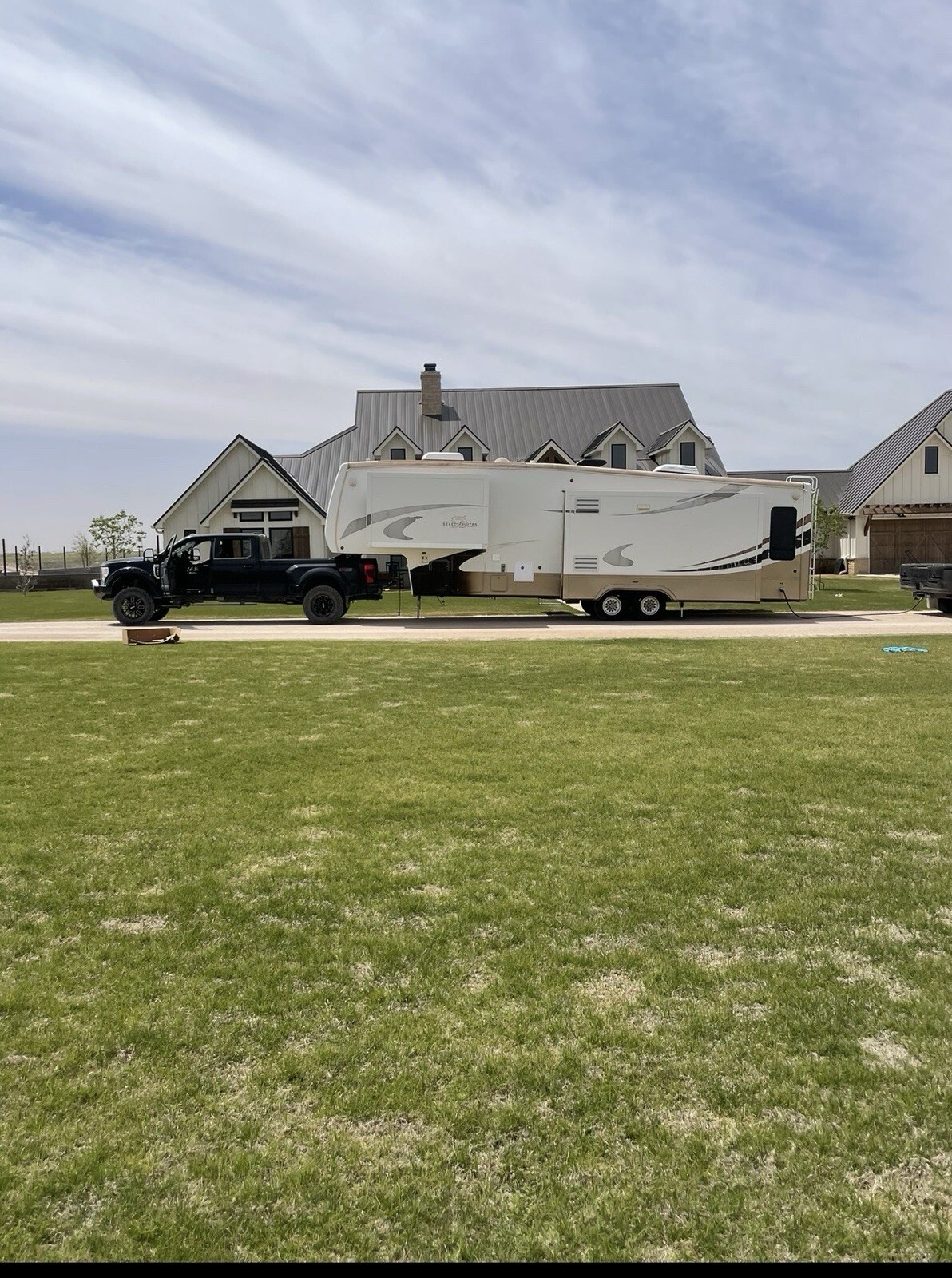 2009 DRV Select Suites 36’ 5th Wheel