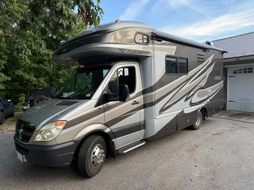 2009 Fleetwood Pulse 24D 25' Class C Motorhome 186124