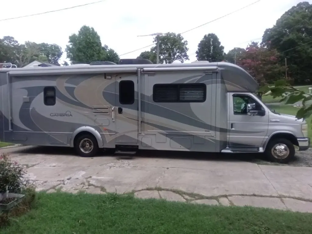 2010 Itasca Cambria 30C 33' Class C Motorhome 185019