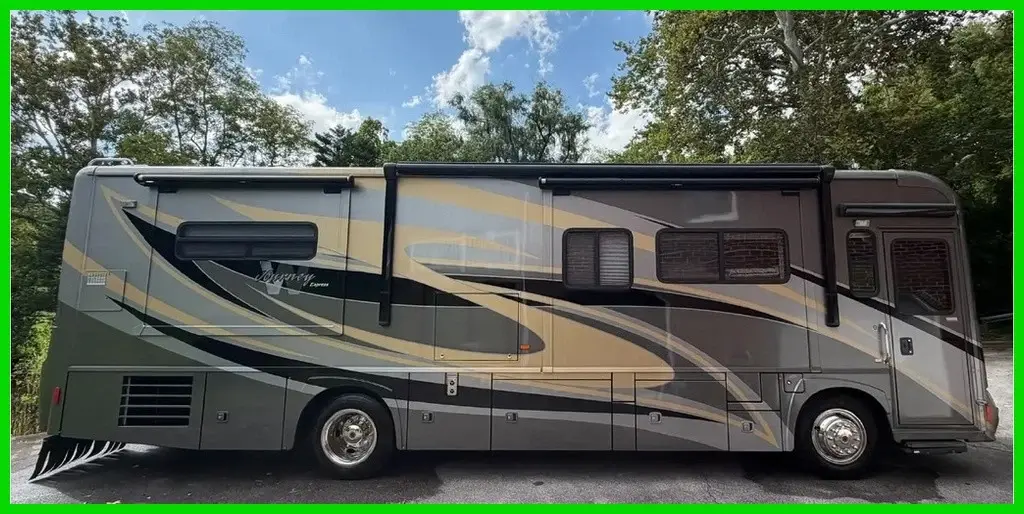 2010 Winnebago Journey Express 34Y – 340 HP Cummins – Allison Transmission – 3 S