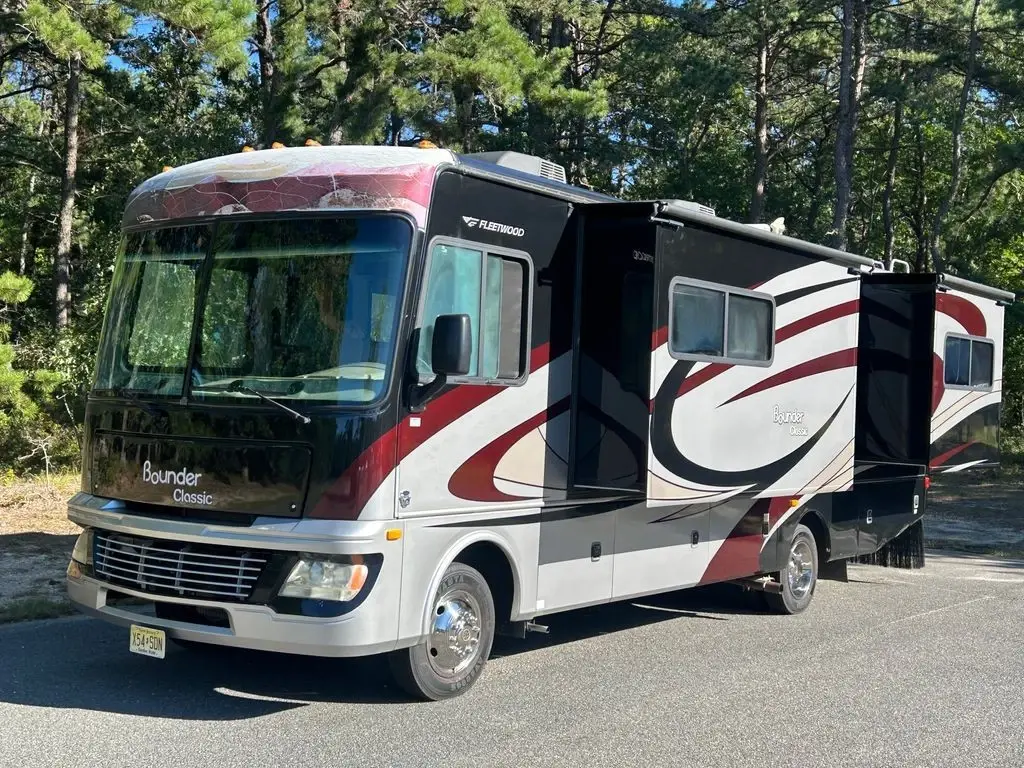 2011 Fleetwood Bounder Classic 30T 30' Class A Motorhome 185901