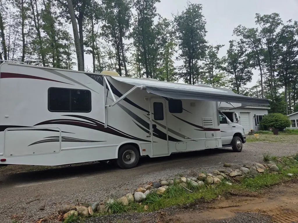 2013 Thor Motor Coach Chateau 31K 32' Class C Motorhome 185208