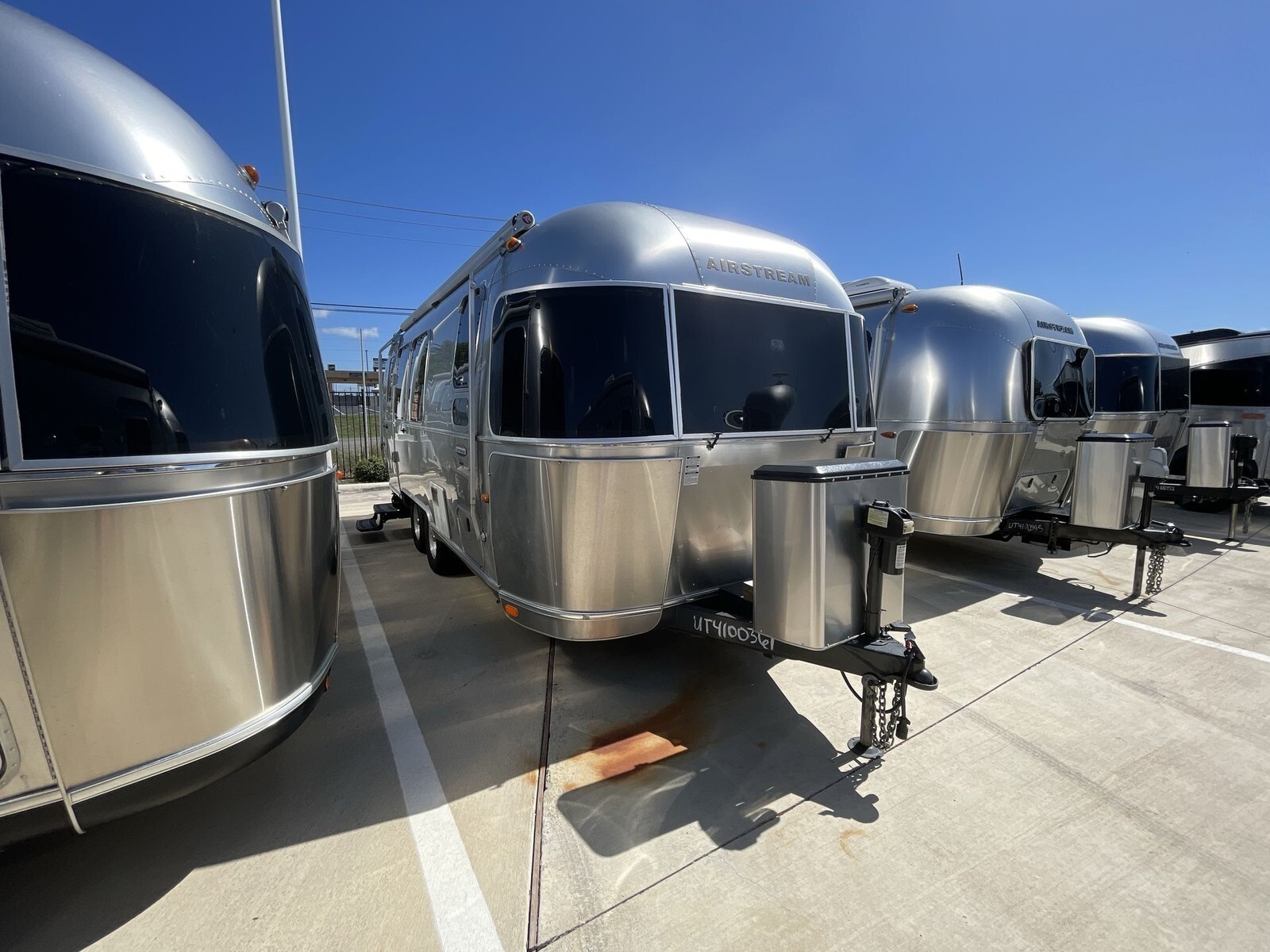 2014 Airstream International Signature 23FB (Front Queen Bed)