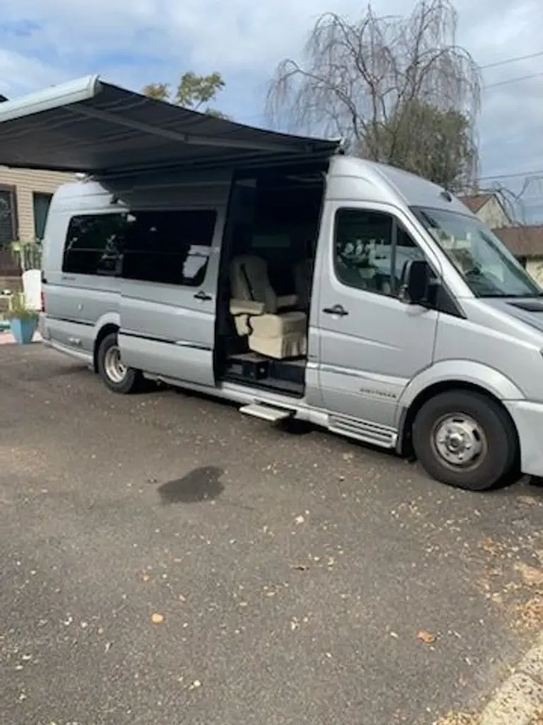 2014 Airstream Interstate 3500 Lounge EXT 24' Class B Motorhome 186123