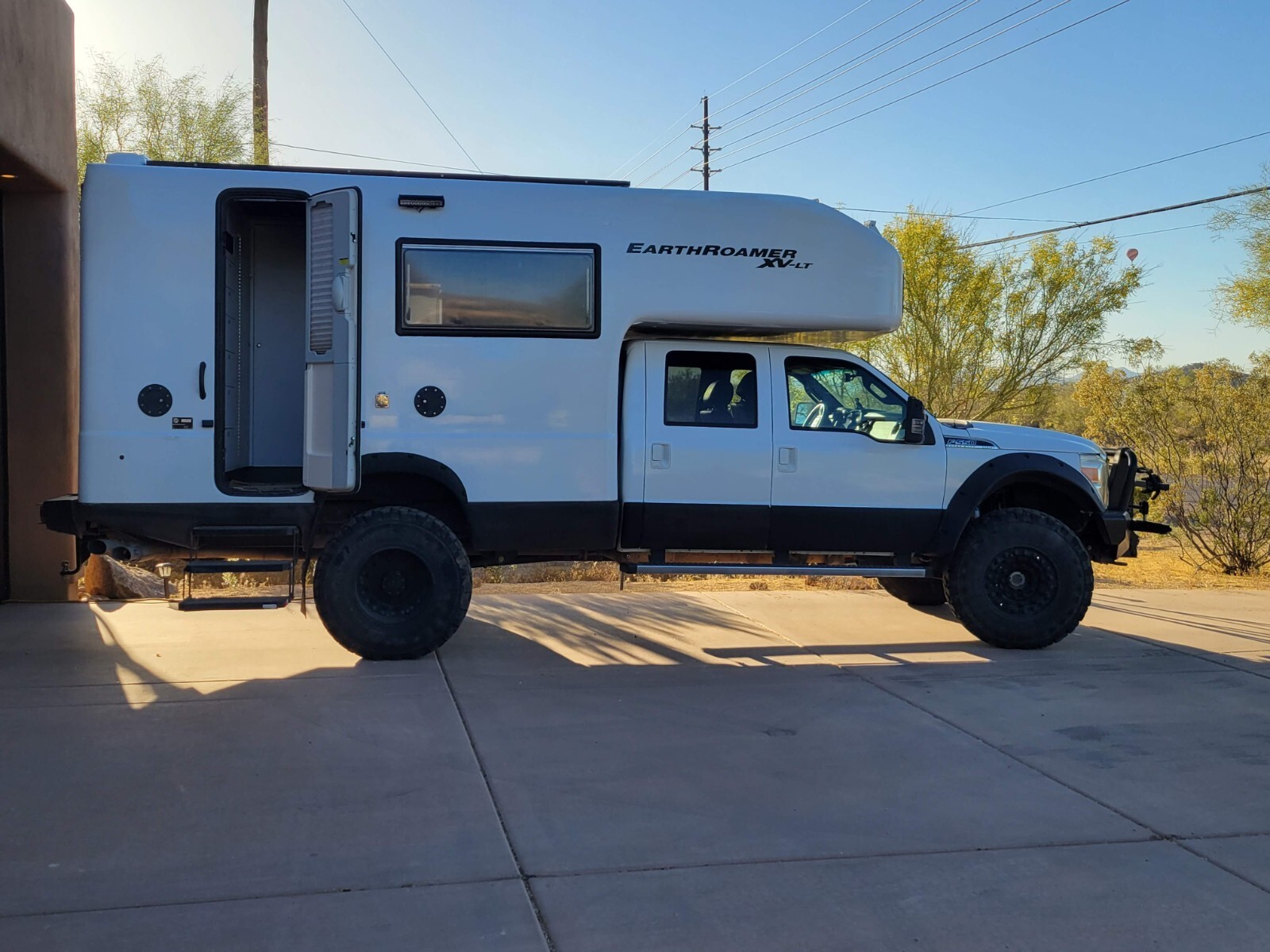 2014 EarthRoamer XV-LT –4x4 Expedition Vehicle