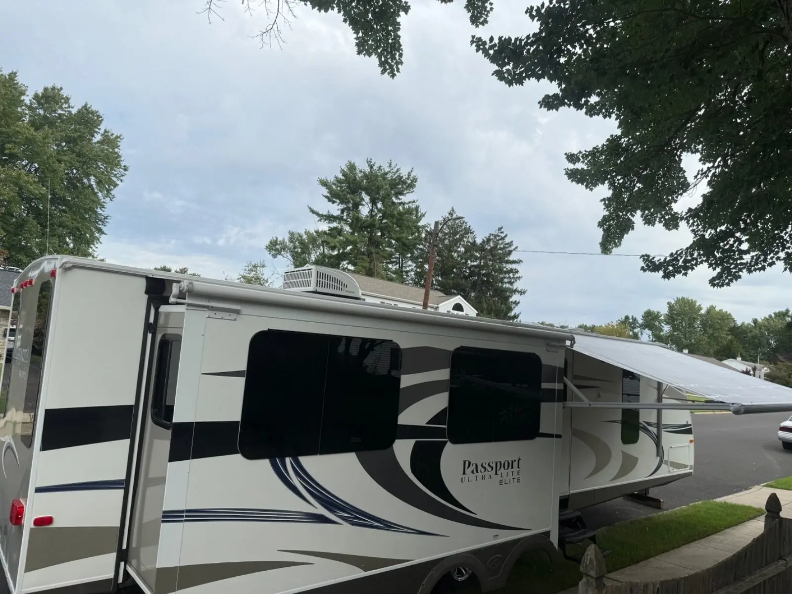 2014 Keystone 31re Travel Trailer, Ready for immediate purchase, fall camping