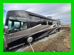 2014 Winnebago Tour 42QD Class A Motorhome 3 Slide Outs Sleeps 4 W/D 30,000KM