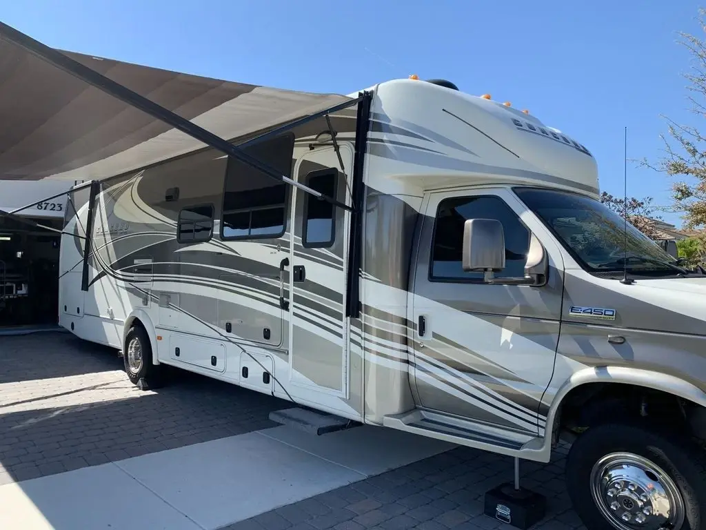 2015 Coachmen Concord 300DS 32' Class C Motorhome 186214