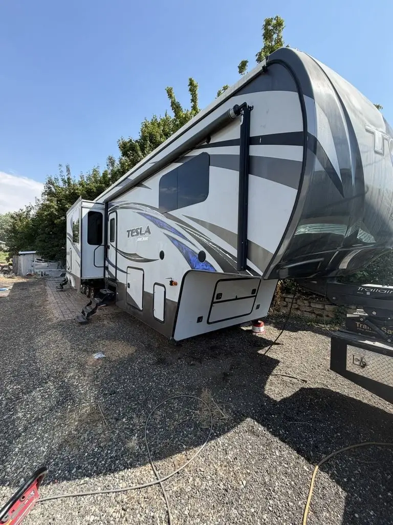 2015 Evergreen Tesla 3970 44' Toy Hauler 185638