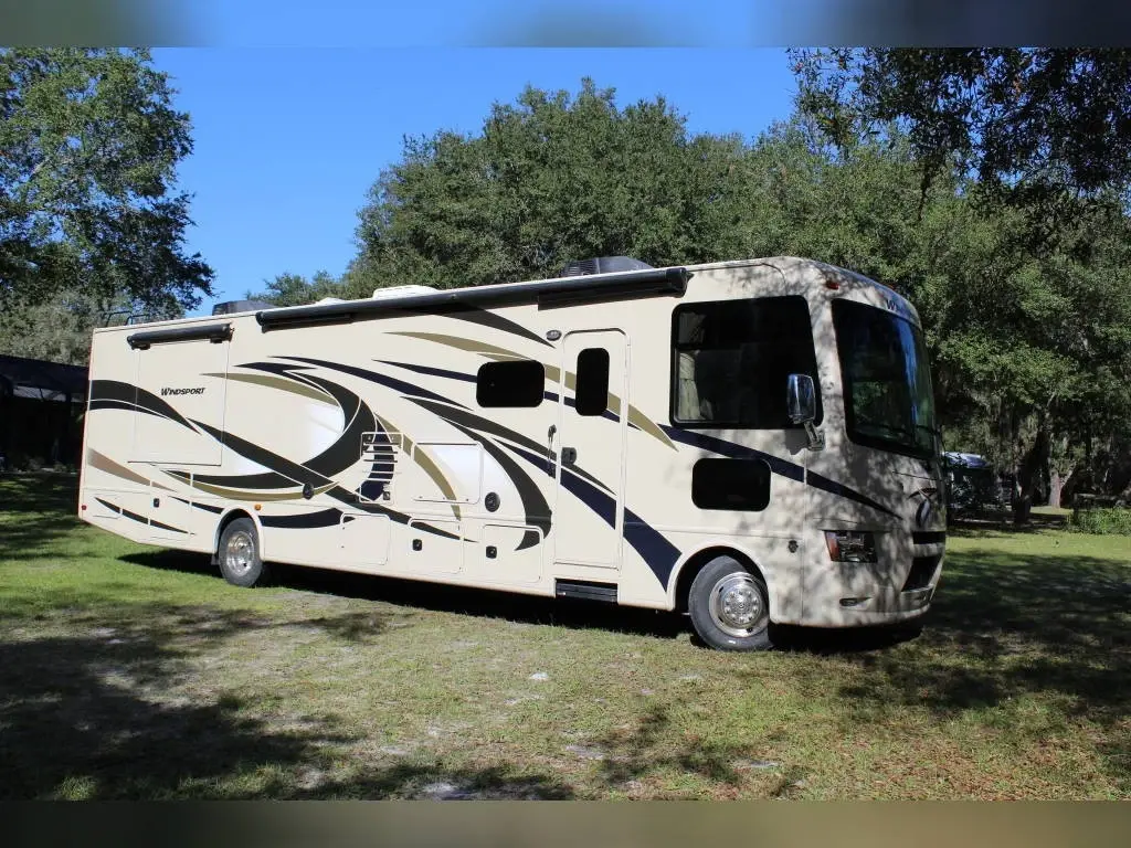 2015 THOR MOTOR COACH WINDSPORT 35C