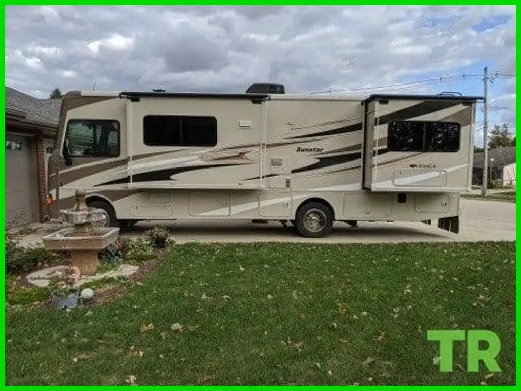 2015 Winnebago Itasca Sunstar 30T