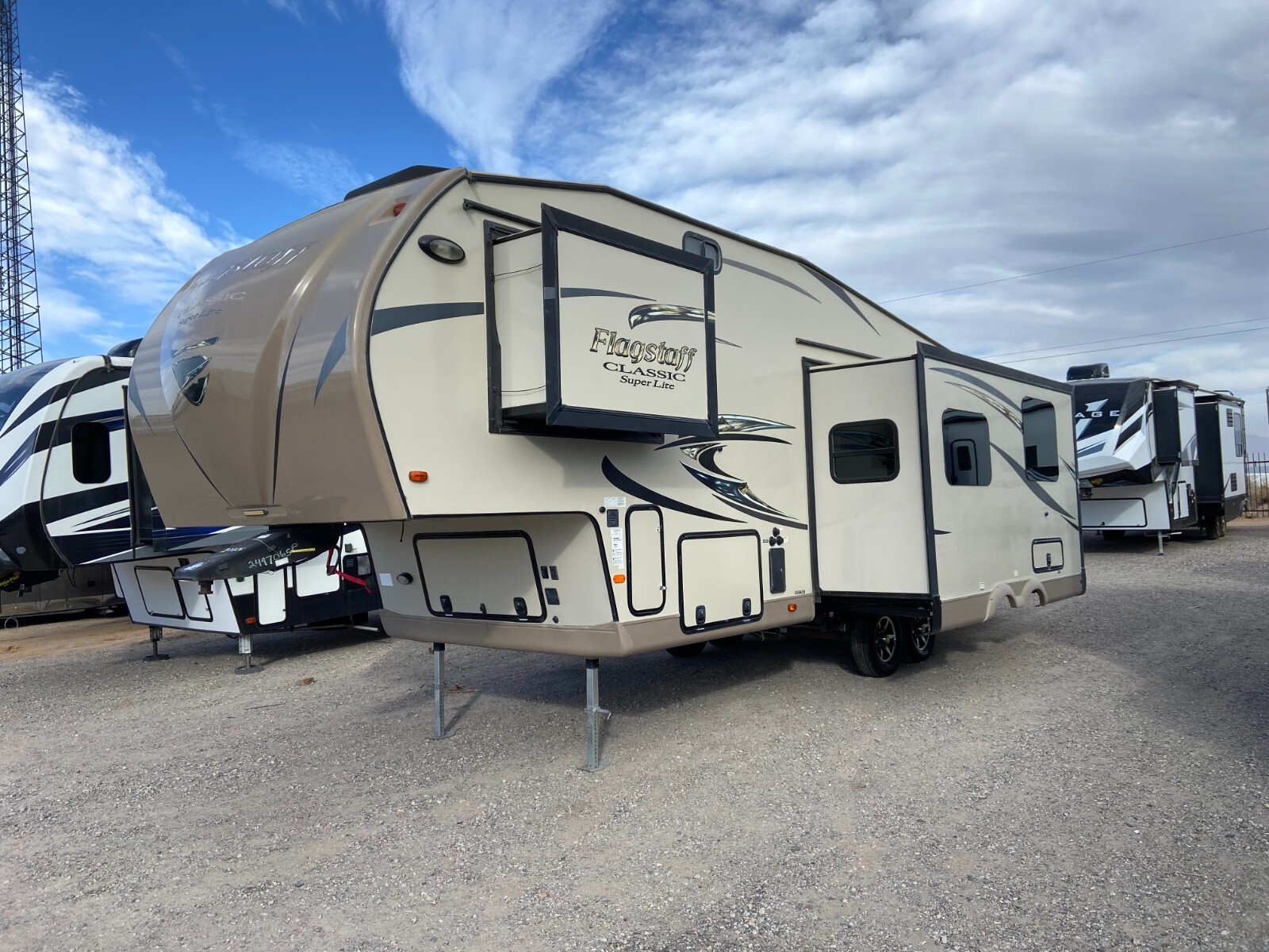 2016 Forest River Flagstaff Super Lite fifth wheel