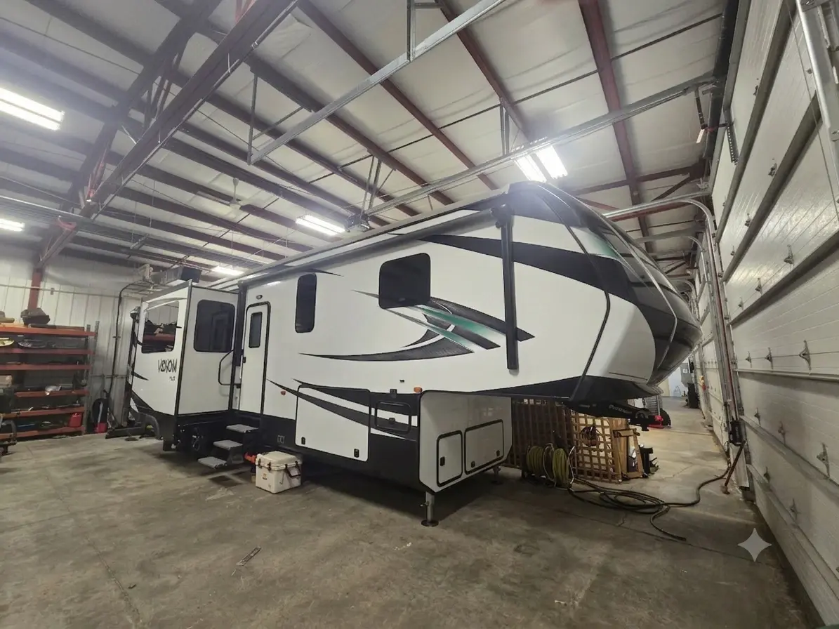 2016 KZ Venom Toyhauler 5th Wheel 3 Slides 13' Garage, Stored Inside Big Tanks