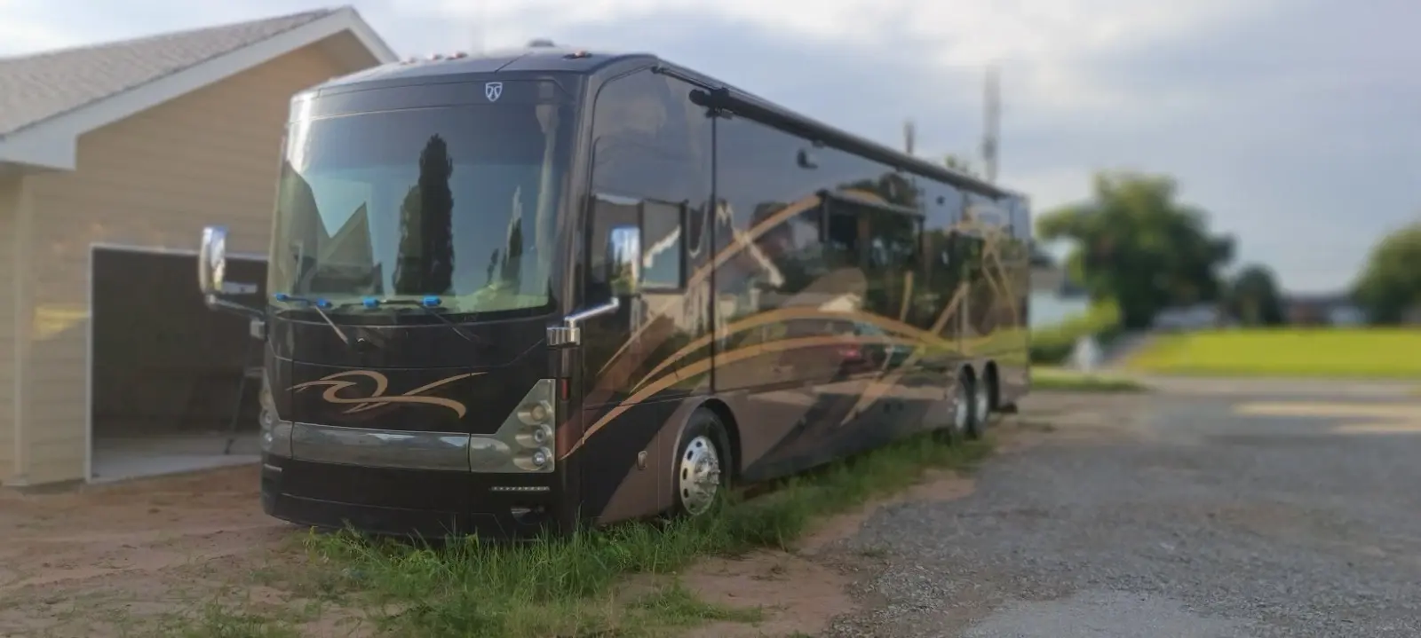 2016 Thor Tuscany 44 MT - 450 HP Diesel Cummins Engine - Low Mileage - 5,800