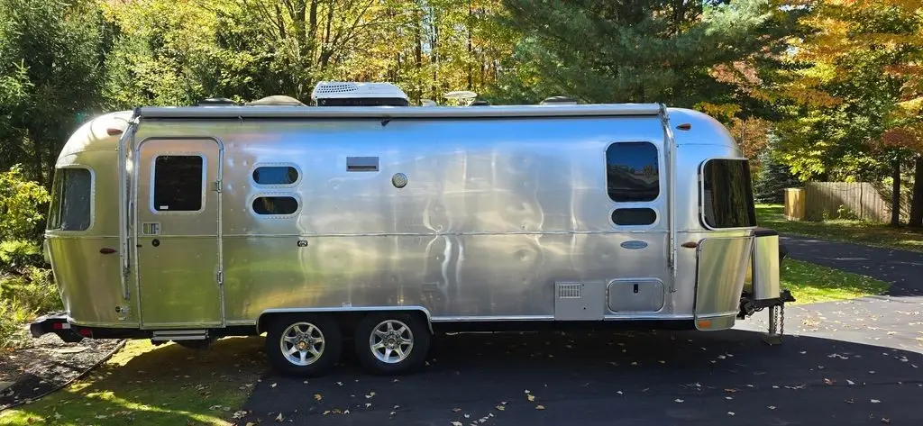 2017 Airstream Flying Cloud 25FB Twin 25' Travel Trailer 186568