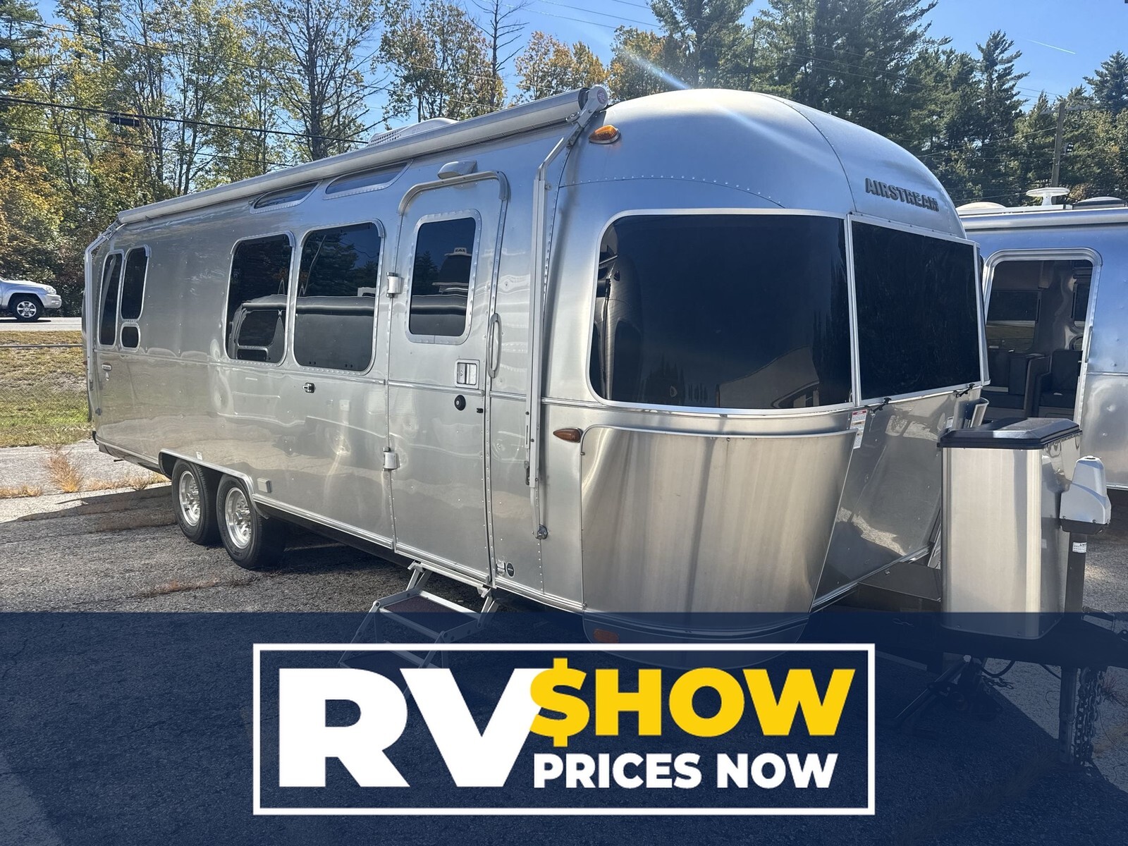 2017 Airstream International Serenity 28RB (Rear Queen Bed)