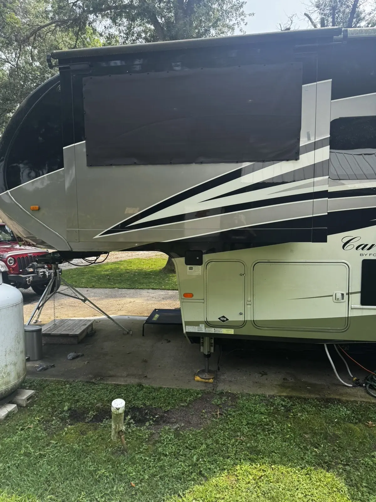 2017 Forest River Cardinal 5th Wheel