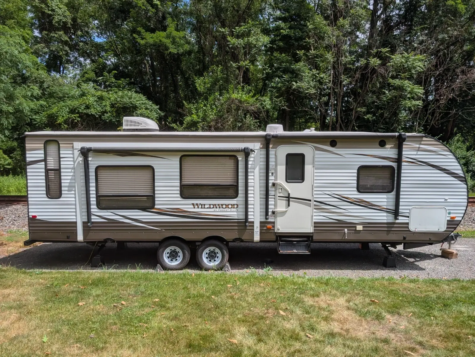 2017 FOREST RIVER WILDWOOD TRAVEL TRAILER CAMPER