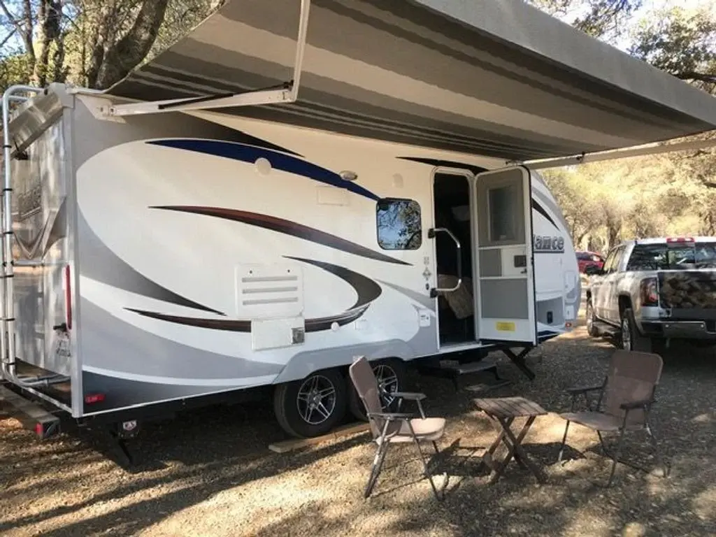 2017 Lance Travel Trailer 1985 23' Travel Trailer 185357