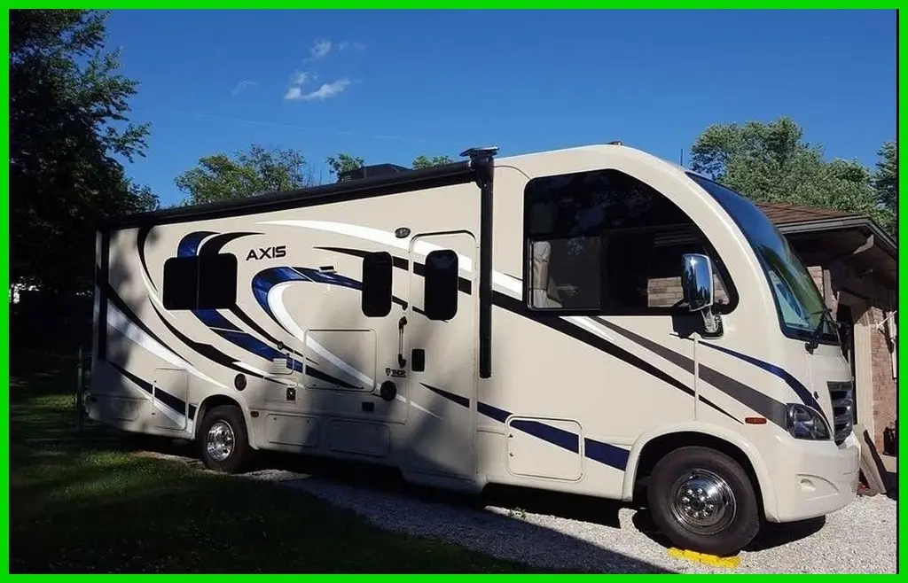 2017 Thor Motor Coach Class A – Battle Born Lithium Battery – 2200W Inverter/Cha