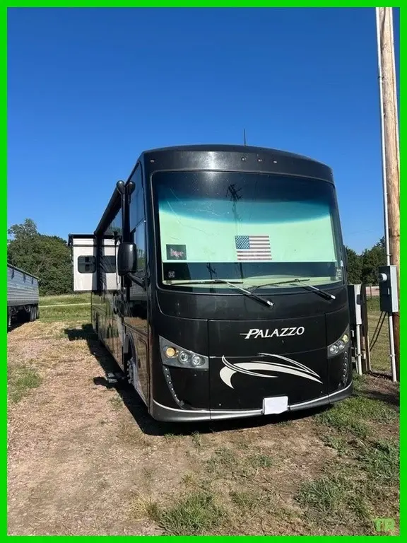 2017 Thor Palazzo Diesel Pusher | 340 HP Cummins | 2 Slides | Bath & Half | Wash