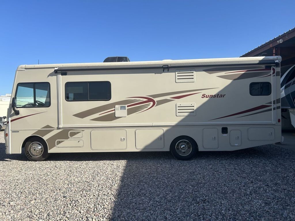 2017 Winnebago Sunstar 29VE 30' Class A Motorhome C54181262