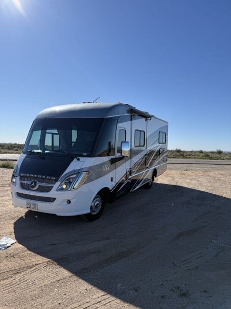 2017 Winnebago Via 25T 25' Class A Motorhome C60180843