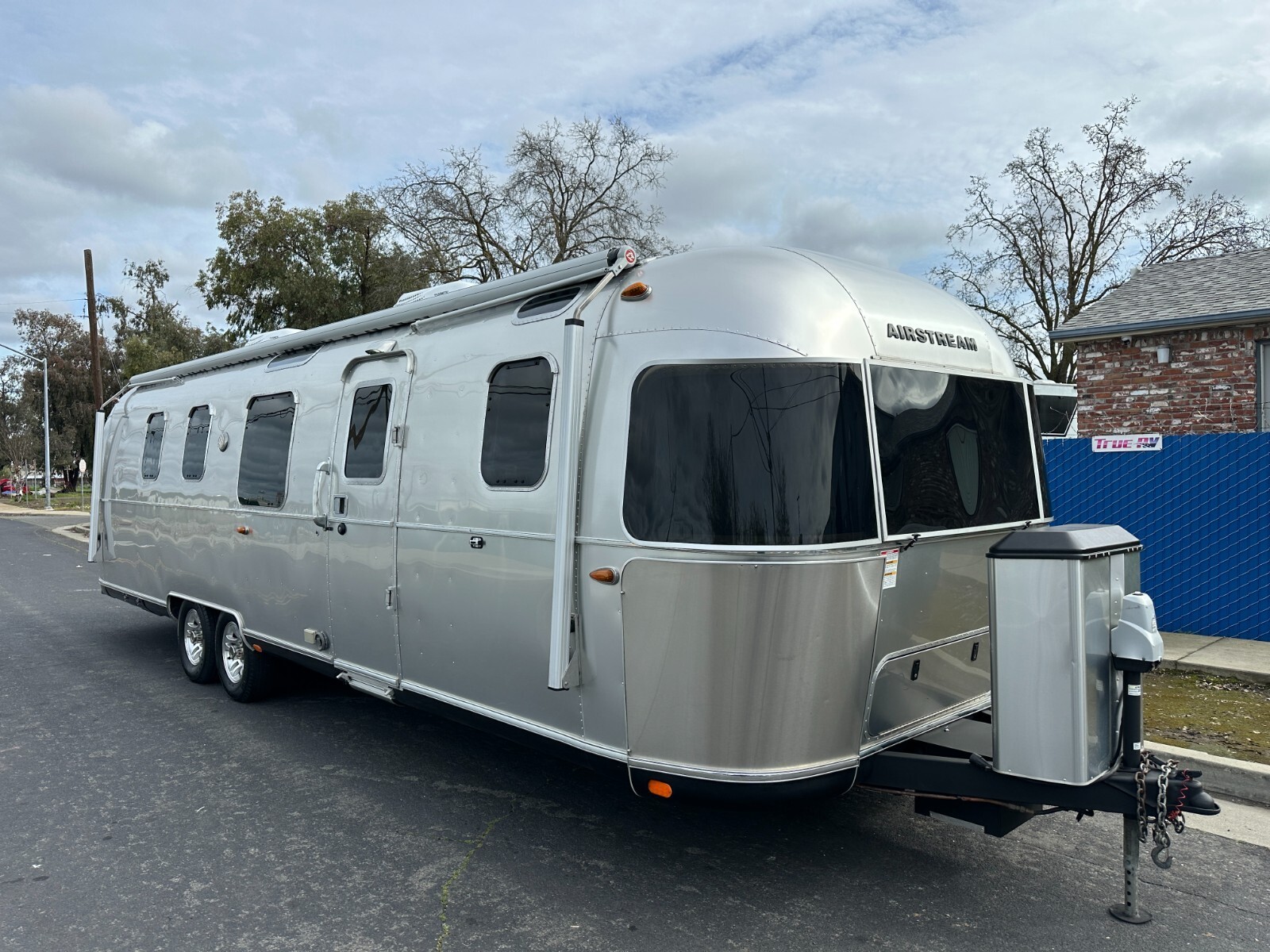 2018 AIRSTREAM CLASSIC 33FB TRAVEL TRAILER