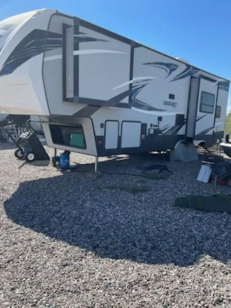 2018 Dutchmen Endurance 3006 33' Toy Hauler 186723