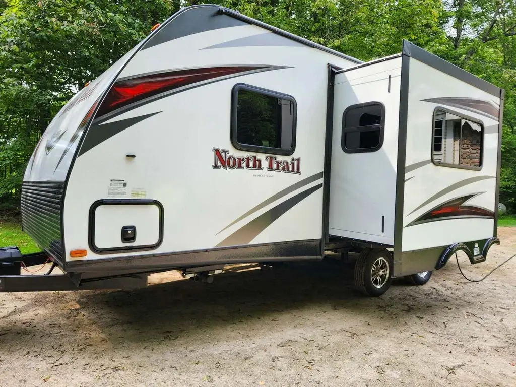 2018 Heartland North Trail 21FBS 26' Travel Trailer 185228