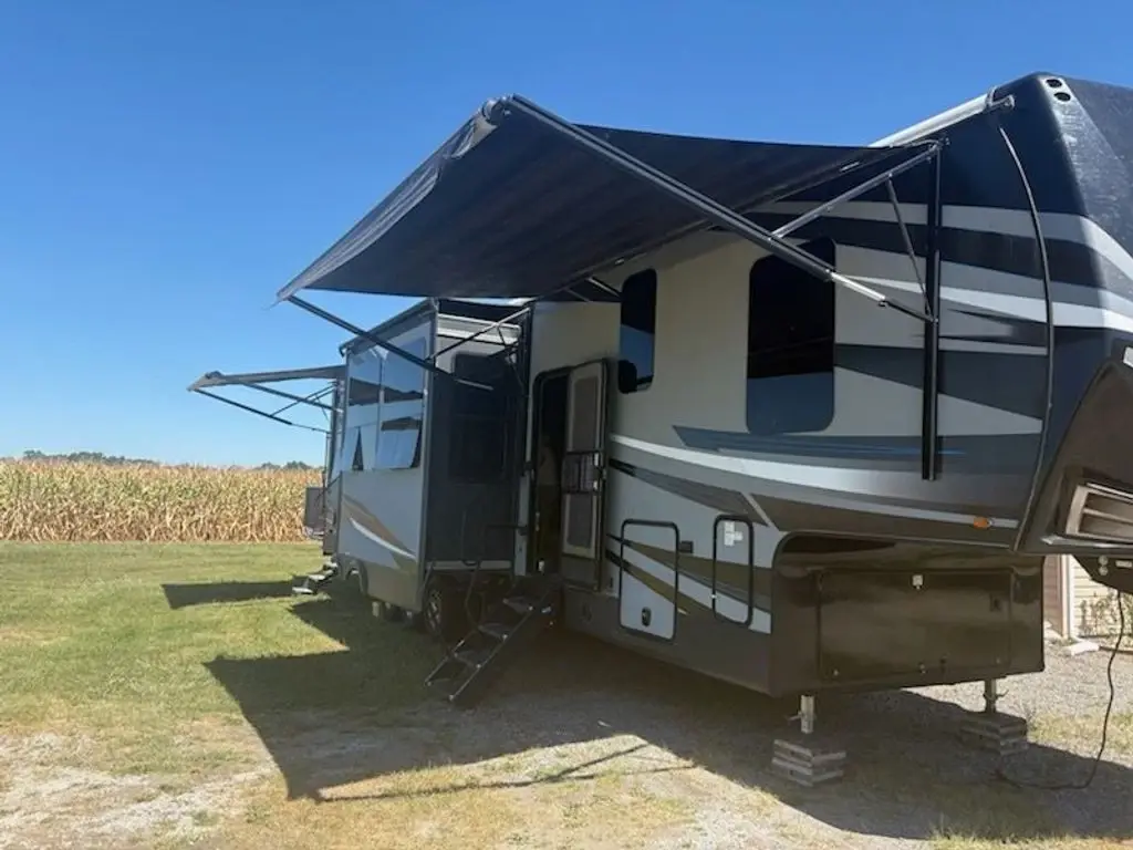 2018 Jayco Seismic 4114 44' Toy Hauler 185884