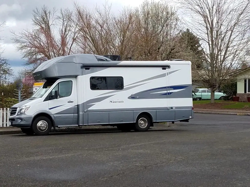 2018 Winnebago Navion 24D 25' Class C Motorhome 184853