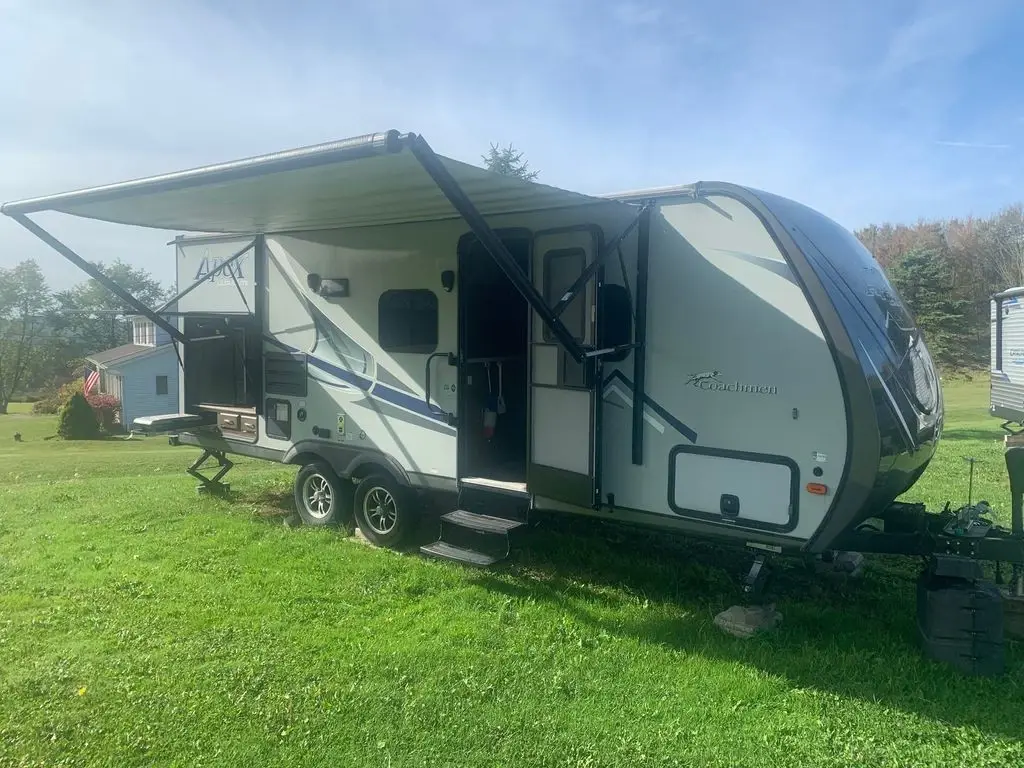 2019 Coachmen Apex Ultra-Lite 215RBK 25' Travel Trailer 185844