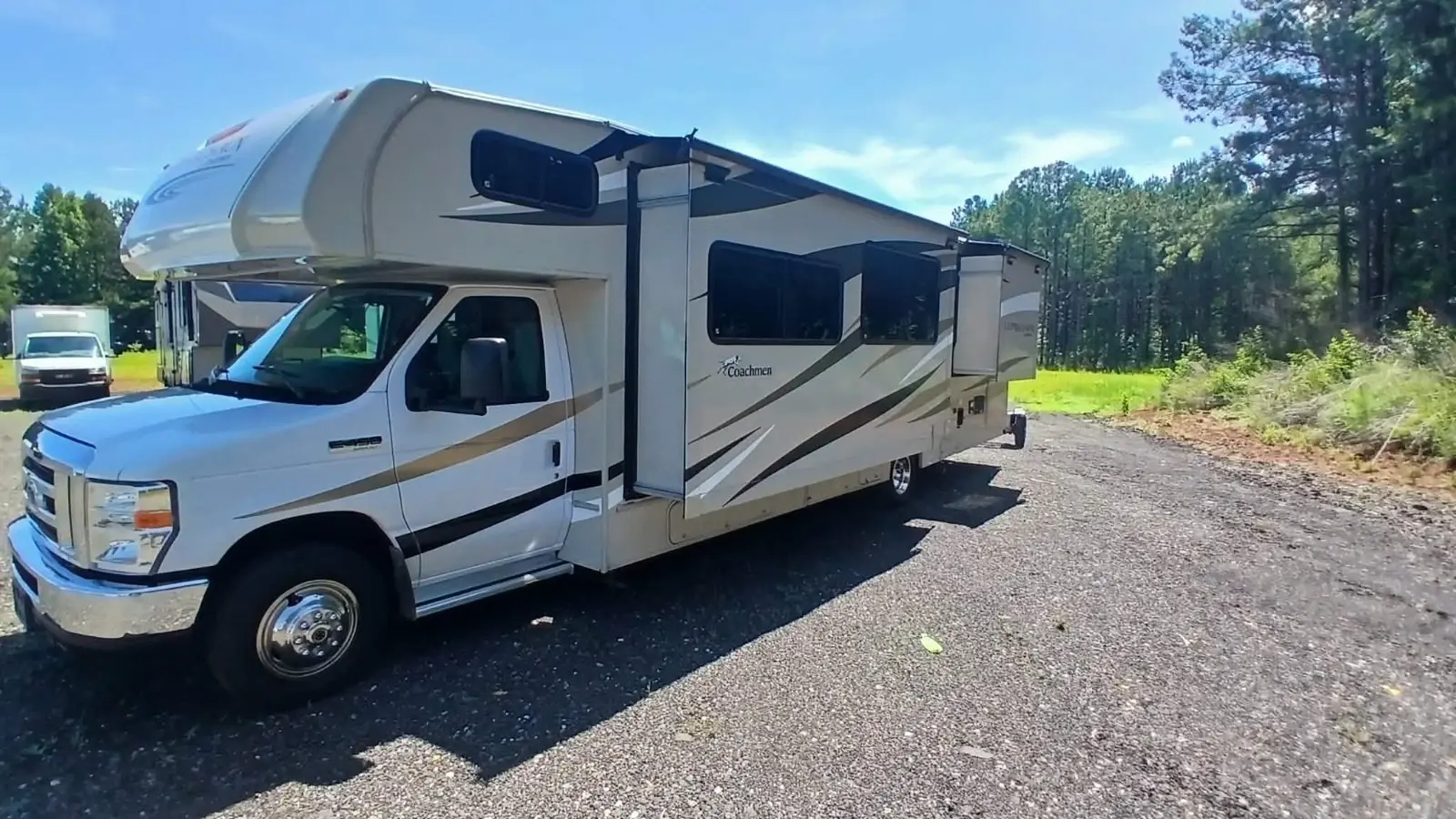 2019 Coachmen RV Leprechaun 319mb