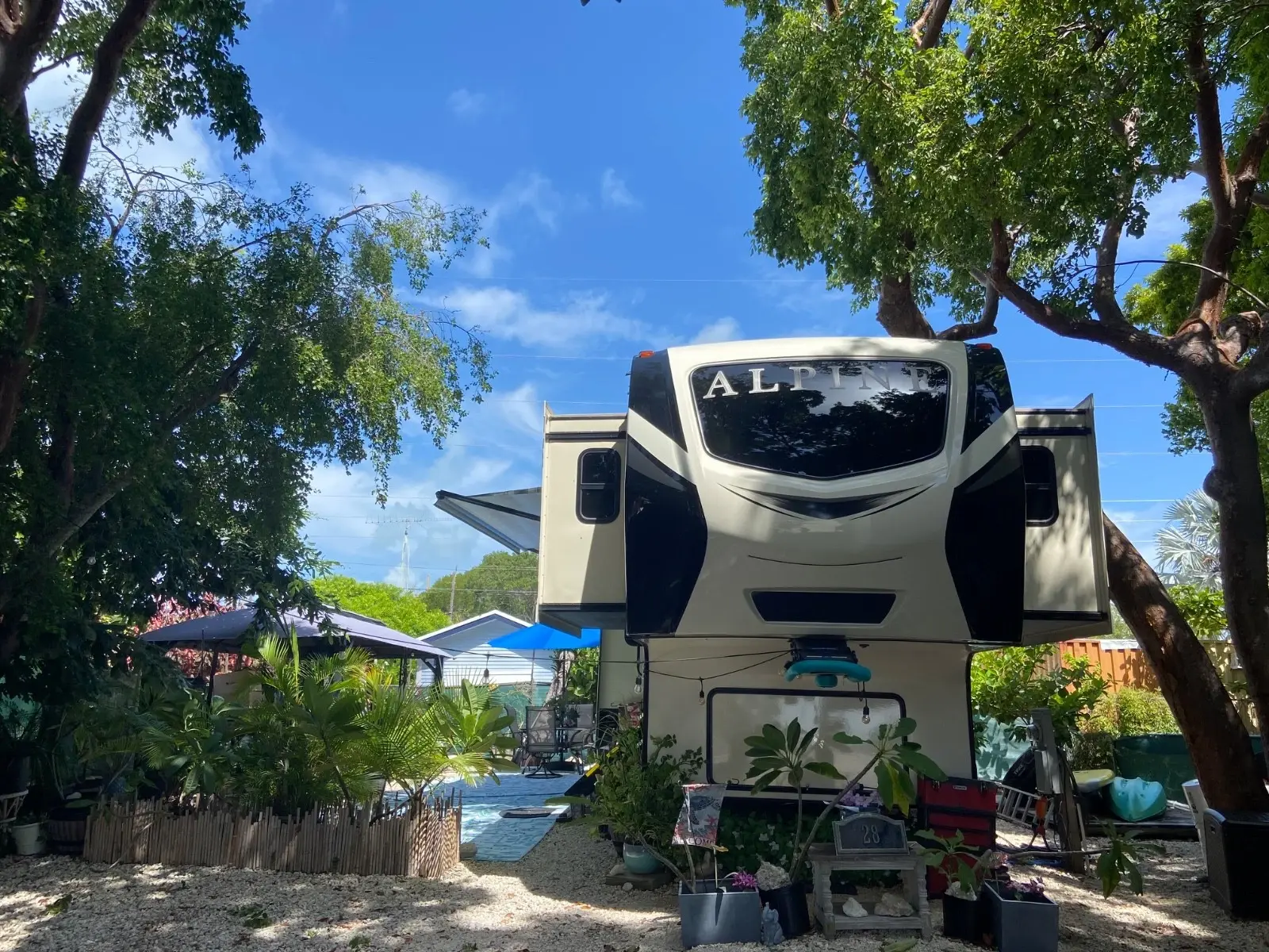 2019 Keystone Alpine fifth wheel