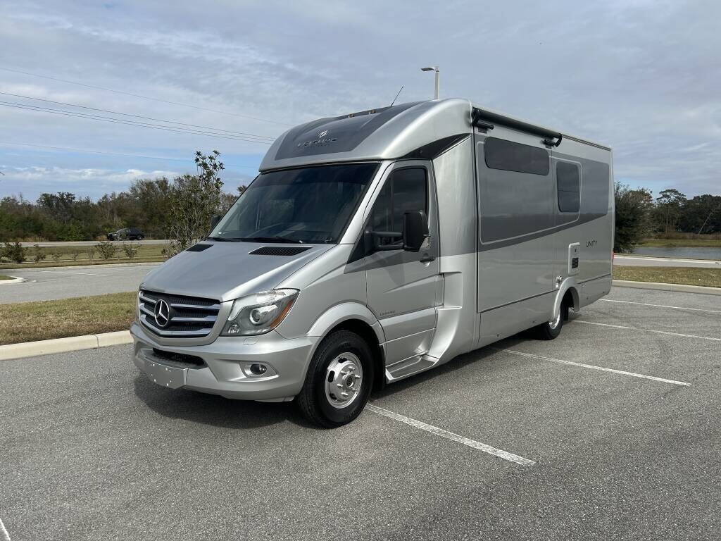 2019 LEISURE TRAVEL UNITY U24MB